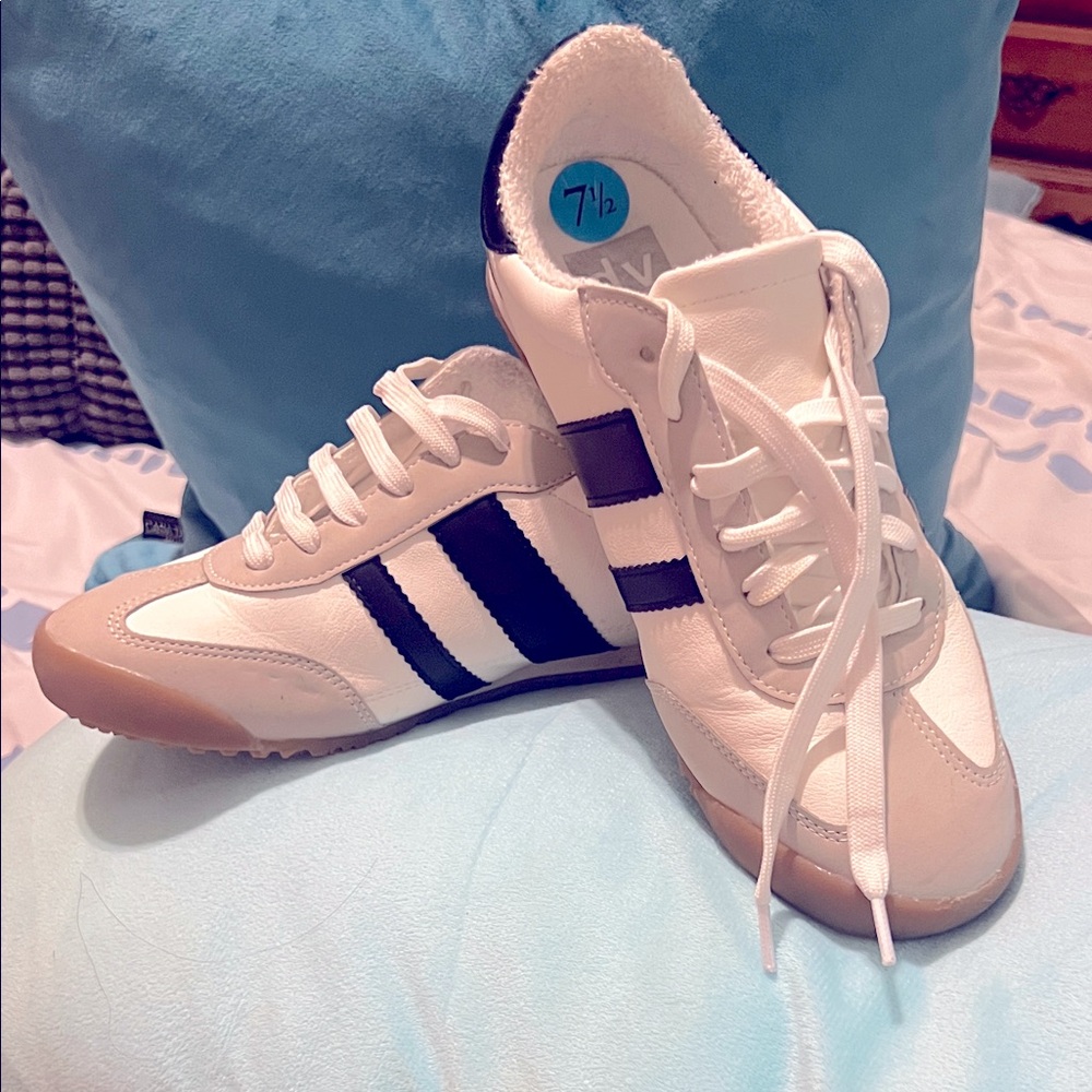 Dolce Vita Retro Racer White and Black Sneakers 7.5